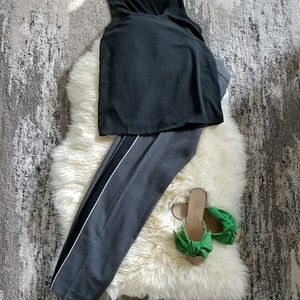 Casual, loose fit dress pant